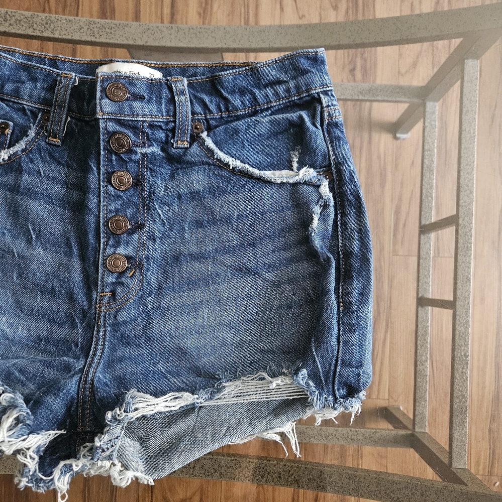 A&F High Rise Mom Short Jeans - Picture 3 of 5